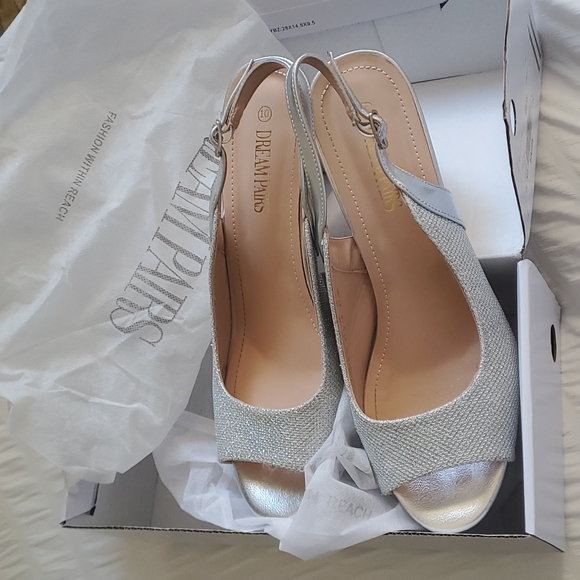 Shoes size 10 worn one night. Super comfortable! - Picture 5 of 6